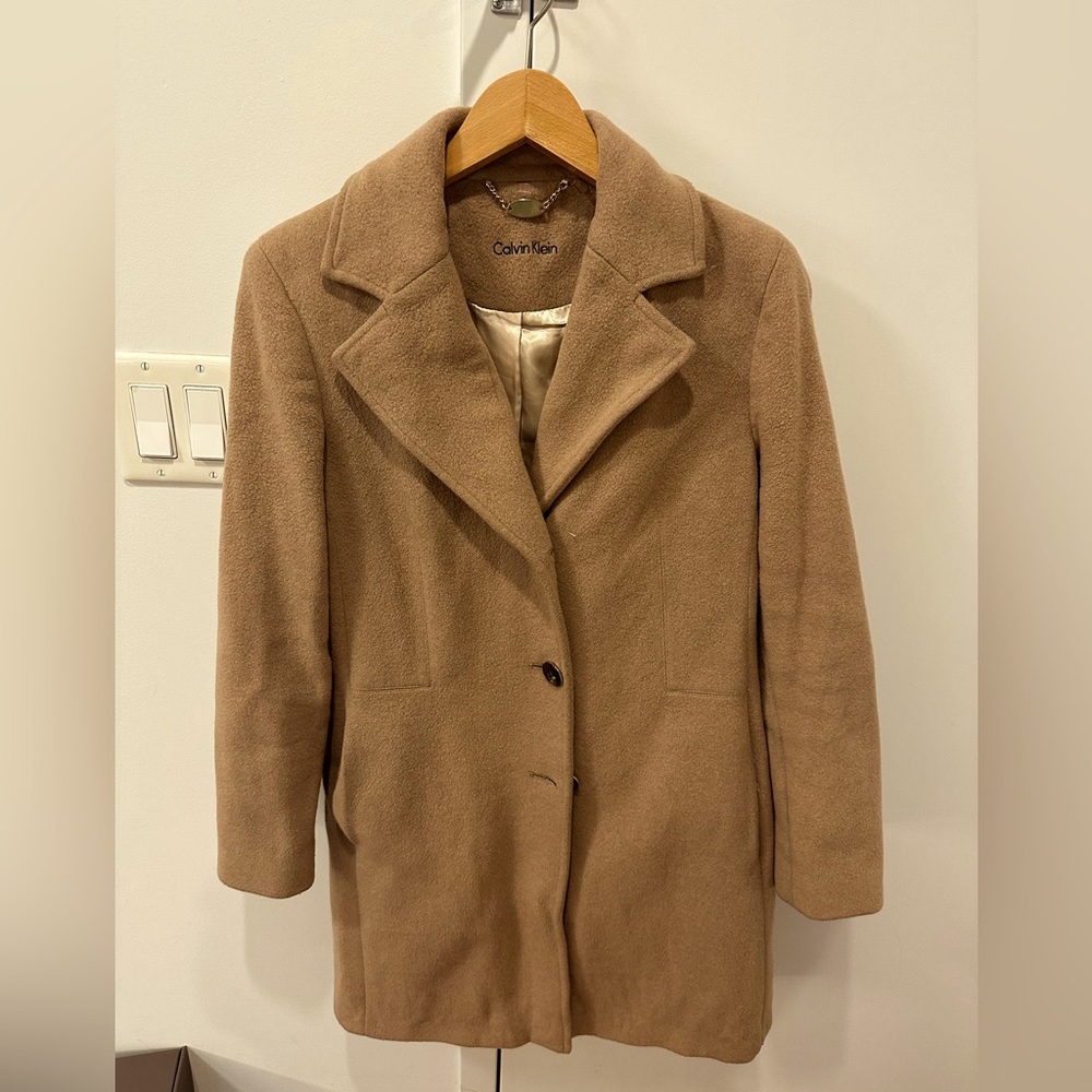 Calvin Klein’s beige caramel coat size 6 (wool 70%)